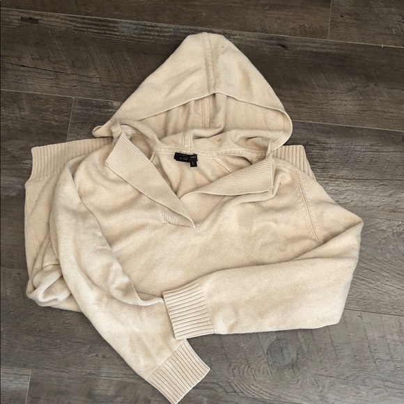 henri bendel Sweaters - Henri Bendel New York Cozy Cream Hooded Sweater